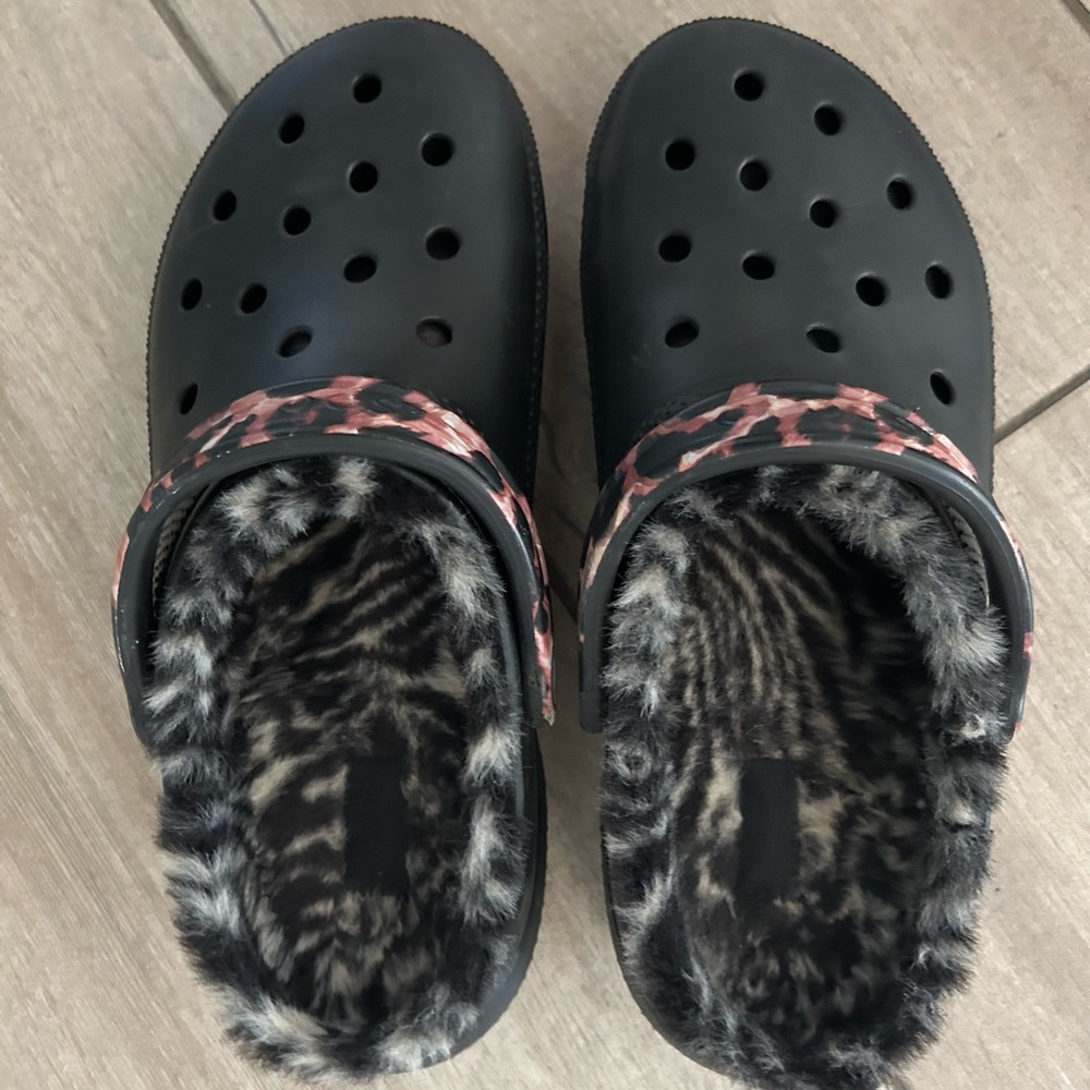 CROCS Black leopard lined with sport mode strap - like new women 9, men 7 - Picture 2 of 6